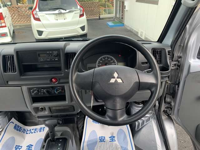 運転席はこんな感じです。