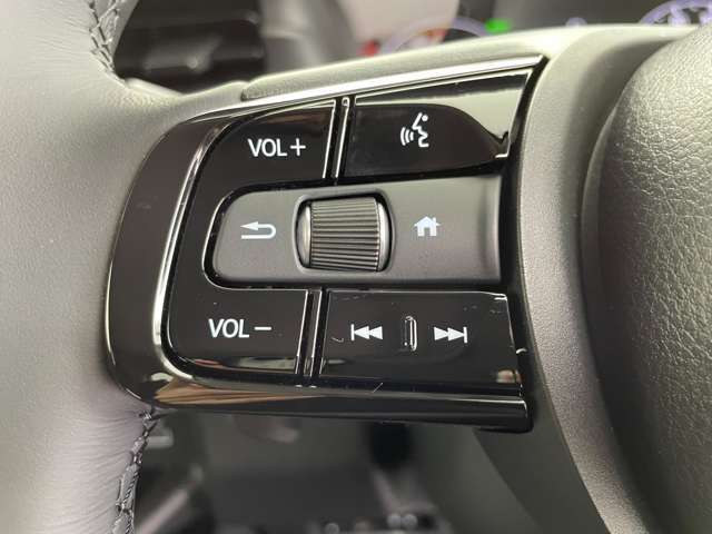 【運転席操作部】快適なドライブを楽しむための機能が装備されています！運転席から触れるので、使いやすいです！除菌プランいれていただくと、さらに清潔で安心していただけます！