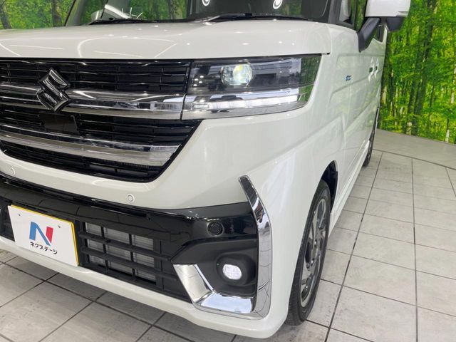 【LEDヘッドライト】悪天候や夜間走行時も良好な視界を確保し安心して運転できる高輝度LEDヘッドライトを装備！点灯速度が早く、消費電力も抑えられています。