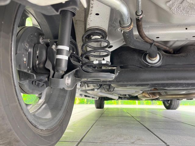 お車を安心してお乗りいただく為には、足回りの定期点検が欠かせません。サービスサポート（有償保証）では無料点検もご提供しており、安心のカーライフをお過ごしいただけるサポート体制が整っています。