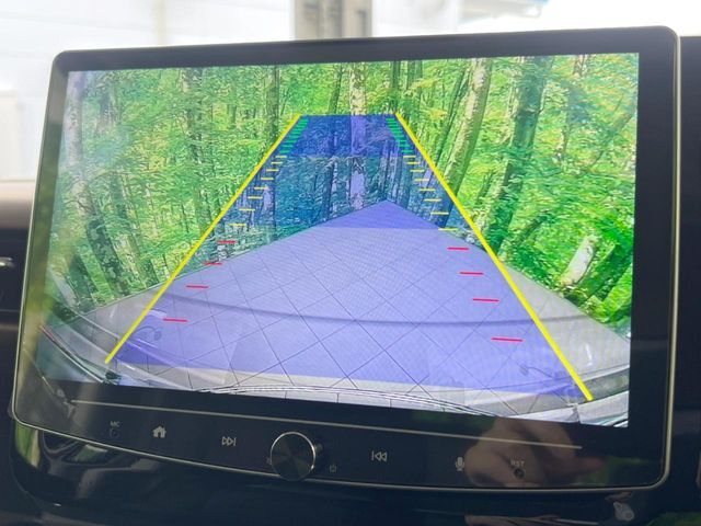【バックカメラ】駐車時に後方がリアルタイム映像で確認できます。大型商業施設や立体駐車場での駐車時や、夜間のバック時に大活躍！運転スキルに関わらず、今や必須となった装備のひとつです！