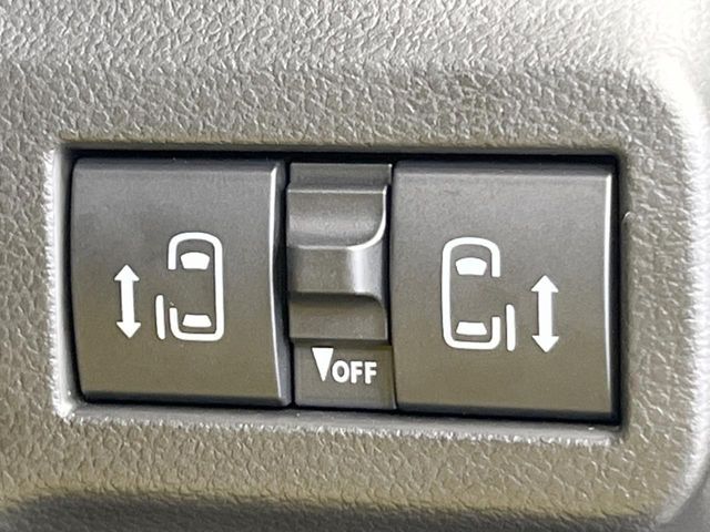 【両側パワースライドドア】スマートキーや運転席のスイッチで後席両側スライドドアの開閉が可能♪電動だから力を入れてドアを開ける必要が無く、小さなお子様でも簡単に開け閉めでき快適です♪