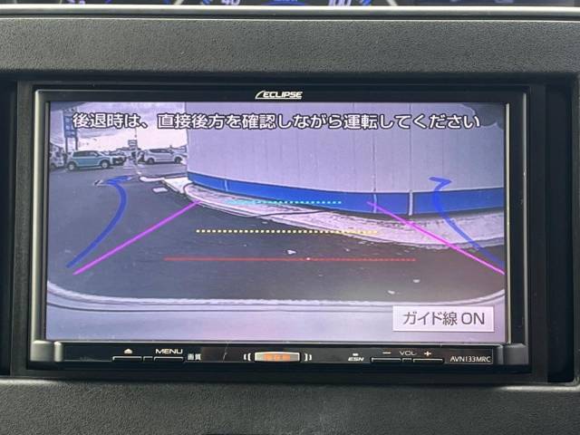 【バックカメラ】駐車時に後方がリアルタイム映像で確認できます。大型商業施設や立体駐車場での駐車時や、夜間のバック時に大活躍！運転スキルに関わらず、今や必須となった装備のひとつです！