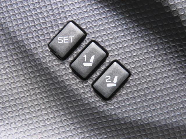 運転席ドアトリムに運転席シートポジションメモリースイッチ付き☆