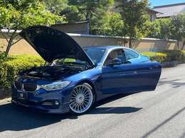 クーペらしくドアが長く、サッシュレスとなっており、ドアを開けた際の姿もとてもカッコいいです。