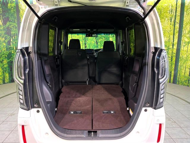 普段のお買い物や通勤、送迎等に十分な荷室スペースを確保しております。セカンドシートを倒すと、大きな荷物の積載も可能です♪