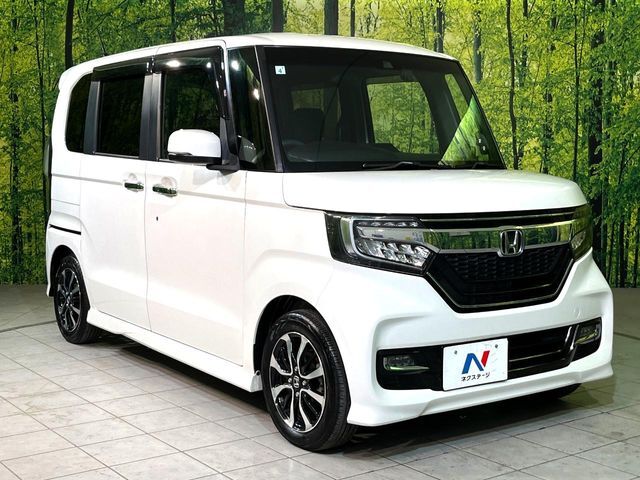 大好評のボディコーティング「弾スプラッシュコート」もご納車までに施工可能。通常のガラスコートと異なる、耐久年数6年の無機質ガラスコーティングが、ボディをキレイな状態に保ってくれます。