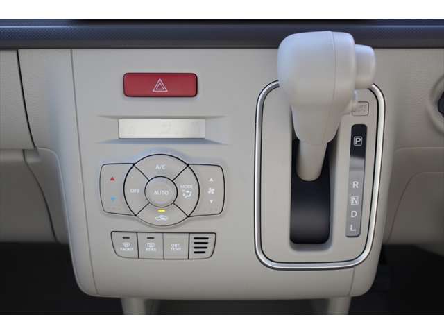 ご購入後のメンテナンス・車検も当店におまかせください！カフェのような空間でゆっくりおくつろぎ頂けますよ！