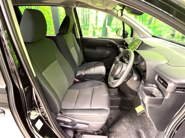 運転席シート廻りは使用感も少なく、良好な状態となっています。丁寧に使われていたことがよくわかりますね。