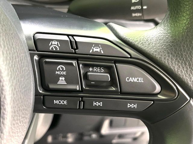 【レーダークルーズコントロール】高速道路での長距離走行が楽に！！自動で速度を保つクルーズコントロールが、衝突軽減システムと連携し、前方の車両を感知して車間を保つように速度調節してくれます！！