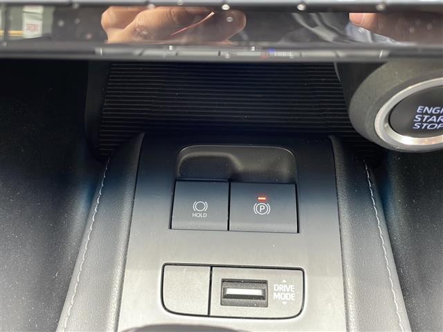 気になる車はすぐにお問い合わせください！画面右側の0066から始まる無料ダイヤルからお問い合わせ下さい！専門スタッフがお車のご質問にお答えいたします！