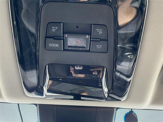 気になる車はすぐにお問い合わせください！画面右側の0066から始まる無料ダイヤルからお問い合わせ下さい！専門スタッフがお車のご質問にお答えいたします！