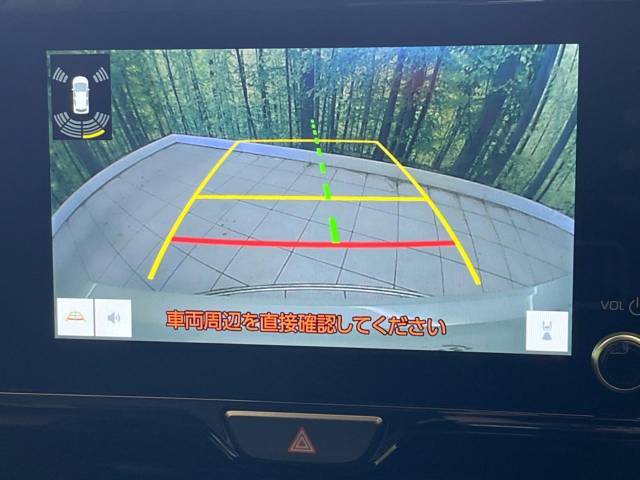 【バックカメラ】駐車時に後方がリアルタイム映像で確認できます。大型商業施設や立体駐車場での駐車時や、夜間のバック時に大活躍！運転スキルに関わらず、今や必須となった装備のひとつです！