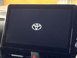 【10.5インチナビ】高級感とインパクトのある大画面ナビを装備。各種オーディオ操作はもちろん、スマホ連携もできる利便性の高いナビです♪