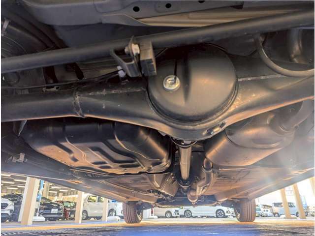 当社で整備の車両には4ヶ月の消耗品も含む【無料保証】付き☆オプションで1年または2年の延長の保証（更新可能）もご用意☆遠方のお客様でも安心♪お近くのディーラーさんにて保証修理をお受け出来ます☆