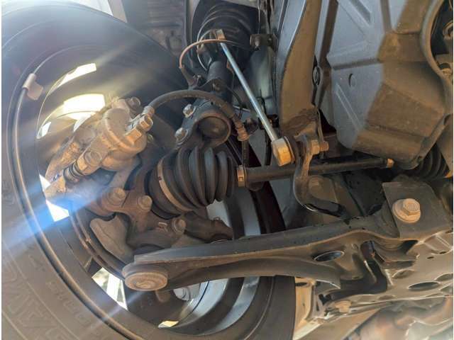 自動車保険は東京海上日動火災・三井住友海上・損保ジャパンの代理店。業界トップクラスのロードサービスをはじめ、3年長期分割保険など、お客様に最適のプランをご案内いたします。詳しくはスタッフまで・・