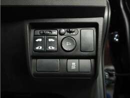 ◆電動スライドドア◆狭い駐車場でも乗り降りが楽々♪お子様が隣の車にドアを当ててしまう心配もございません！小さなお子様連れの方もこれで安心。