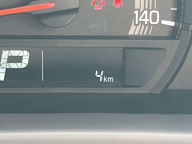 届出済未使用車の為、走行距離たったの4キロとなります！