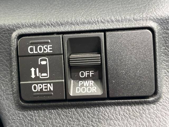 【パワースライドドア】スマートキーや運転席のスイッチでスライドドアの開閉が可能♪電動だから力を入れてドアを開ける必要が無く、小さいお子様でも、重い荷物を持っている時もラクに開け閉めできます♪
