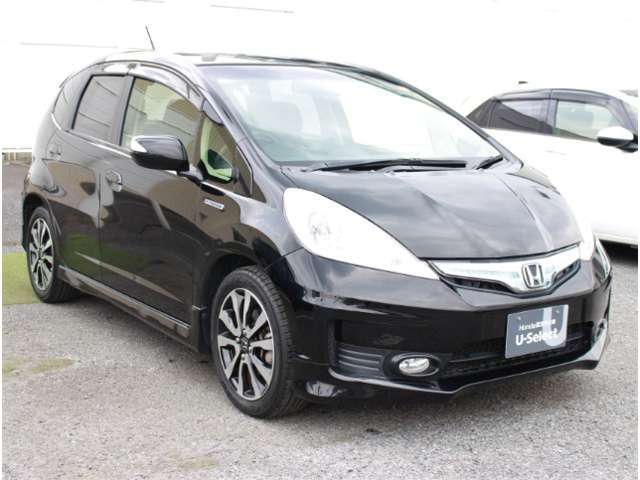 当社の優秀なスタッフがしっかり点検整備をさせていただいてからご納車いたします！さらに！ワイパーゴム、エレメント、エアクリーナーを新品交換させて頂いています！
