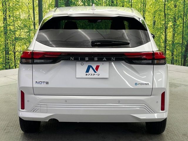 安心の最長10年・走行無制限保証（有償）をご用意。保証内容も充実はもちろん、無料点検＆オイル交換や、年中無休の全国・24時間ロードサービスも付帯されておりますのでご安心下さい。