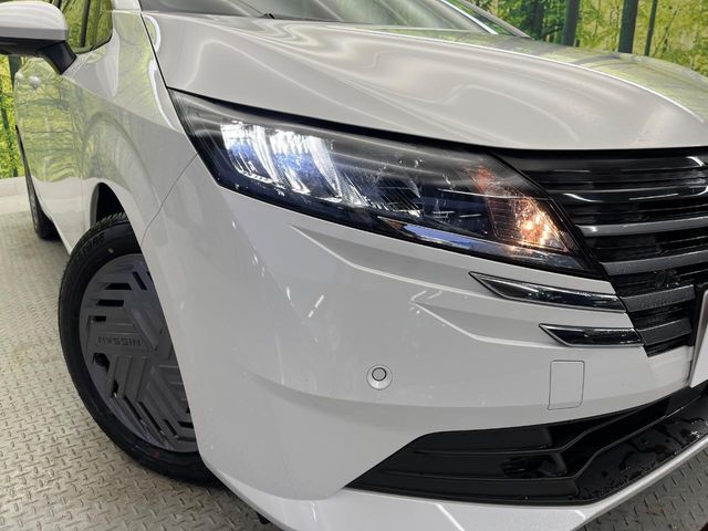 【LEDヘッドライト】悪天候や夜間走行時も良好な視界を確保し安心して運転できる高輝度LEDヘッドライトを装備！点灯速度が早く、消費電力も抑えられています。