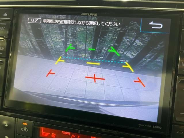 【バックカメラ】駐車時に後方がリアルタイム映像で確認できます。大型商業施設や立体駐車場での駐車時や、夜間のバック時に大活躍！運転スキルに関わらず、今や必須となった装備のひとつです！