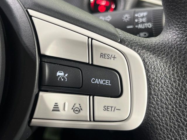 【アダプティブクルーズコントロール】高速道路での長距離走行が楽に！！自動で速度を保つクルーズコントロールが、衝突軽減システムと連携し、前方の車両を感知して車間を保つように速度調節してくれます！！