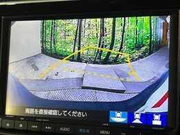 【バックカメラ】駐車時に後方がリアルタイム映像で確認できます。大型商業施設や立体駐車場での駐車時や、夜間のバック時に大活躍！運転スキルに関わらず、今や必須となった装備のひとつです！