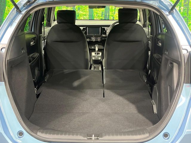普段のお買い物や通勤、送迎等に十分な荷室スペースを確保しております。セカンドシートを倒すと、大きな荷物の積載も可能です♪