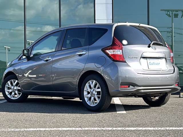 展示場とドルフィネットから全国のお車をお探しいただけます！もちろん遠方車両のお取り寄せ、遠方でのご納車も是非ご相談ください！！