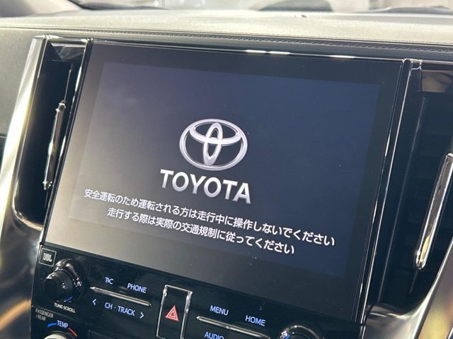 【メーカー純正ナビ】インテリアに溶け込むスタイリッシュな「専用設計」メーカーナビを装備♪視認性や操作性など基本性能にも優れ、より上質なカーライフをお楽しみいただけます。