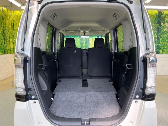 普段のお買い物や通勤、送迎等に十分な荷室スペースを確保しております。セカンドシートを倒すと、大きな荷物の積載も可能です♪