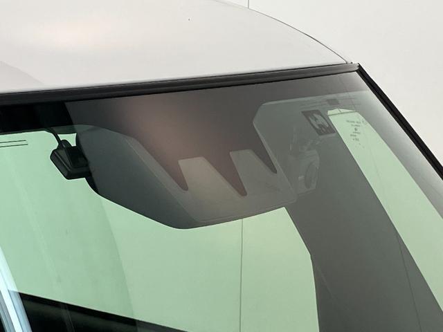 品質へのこだわり！フロアマットやシートなど車内をキレイに清掃し、ニオイや汚れなどを徹底的にクリーニングしてもらっております。室内はピカピカです☆