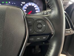 【レーダークルーズコントロール】高速道路での長距離走行が楽に！！自動で速度を保つクルーズコントロールが、衝突軽減システムと連携し、前方の車両を感知して車間を保つように速度調節してくれます！！