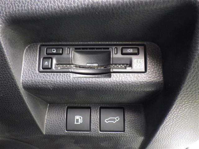 【ETC】有料道路を利用する際に料金所で停止することなく通過できる、ETC車載器（ノンストップ自動料金収受システム機器）が装備されています。セットアップを行うことで利用可能になります。