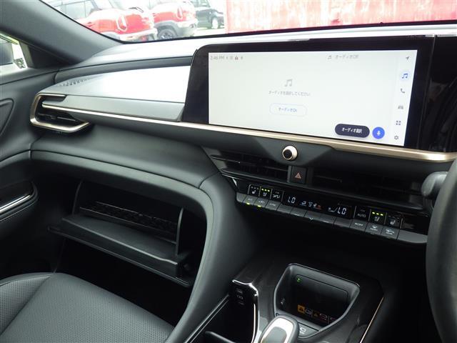 【グローブボックス】車検証ケースや、日頃使う小物類の収納に便利ですね！