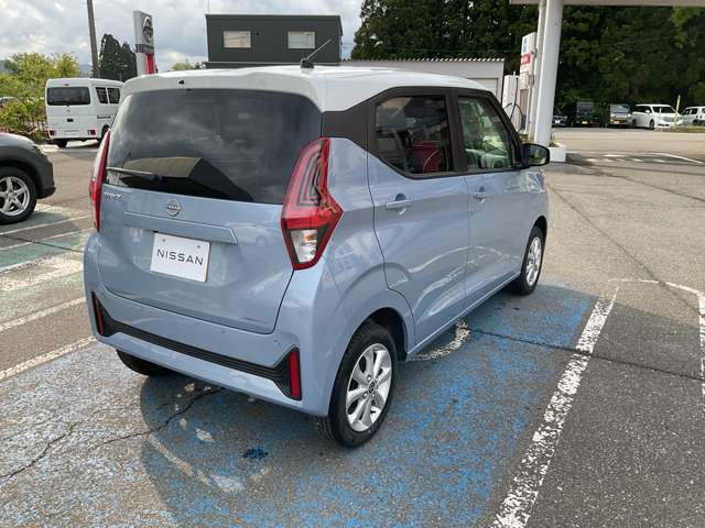 当社は全車、無料の「ワイド保証」付き。さらにプラス1年、2年の保証延長をご希望される方には有料で用意してます。全国2000以上の日産サービス工場がご愛車をサポートしてくれます。安心