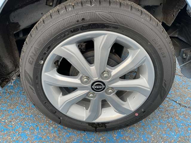 純正アルミホイール付き。155/65R14