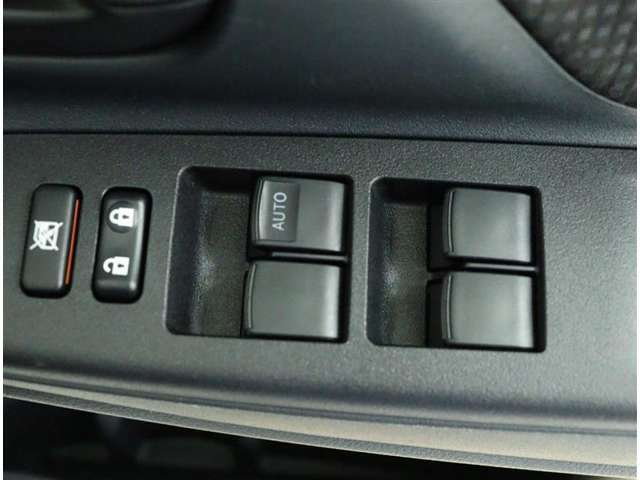 ボタン1つ自動で窓の開閉が可能です！空気の入れ替えも瞬時にできます！