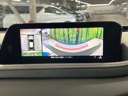 【360°ビューモニター】専用のカメラにより、上から見下ろしたような視点で360度クルマの周囲を確認することができます☆死角部分も確認しやすく、狭い場所での切り返しや駐車もスムーズに行えます。