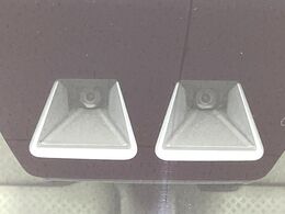 【スマートアシスト】走行中に前方の車両等を認識し、衝突しそうな時は警報とブレーキで衝突回避と被害軽減をアシスト。より安全にドライブをお楽しみいただけます。