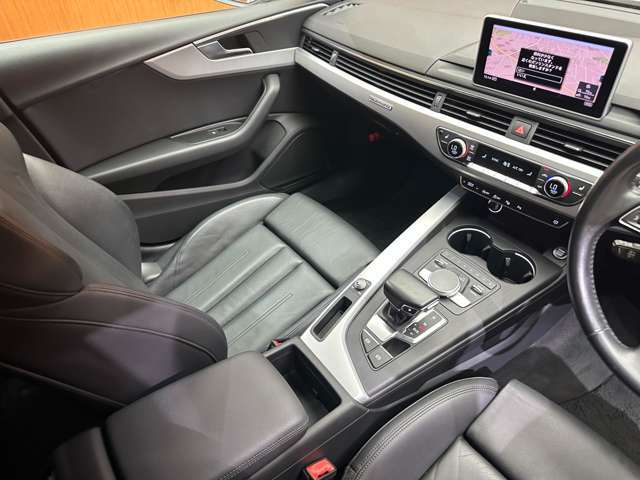 輸入車ディーラー採用のドライブレコーダーも選べます。万が一の事故の際のお守りとしていかがでしょうか？その他様々なオプションをご用意しております。