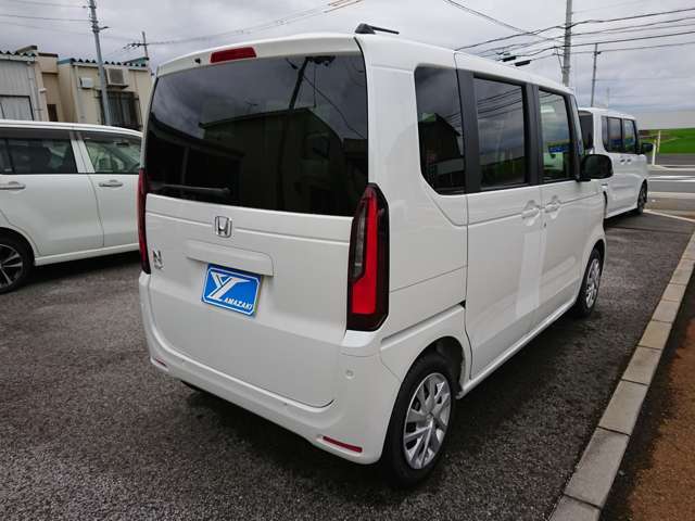 「高年式」「低走行」「高品質」をモットーに常時100台程の展示車をご用意しております。