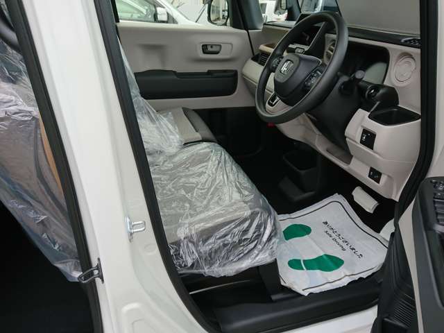 国家資格を持つ整備士が常駐する運輸局認証指定工場を完備。車検・点検・整備もお任せ下さい。
