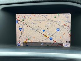 【純正HDDナビゲーション】地上デジタルTV放送、CD/DVD再生はもちろん、Bluetoothオーディオなど多彩なメディアに対応！ご納車時には最新の地図データへ無料更新。