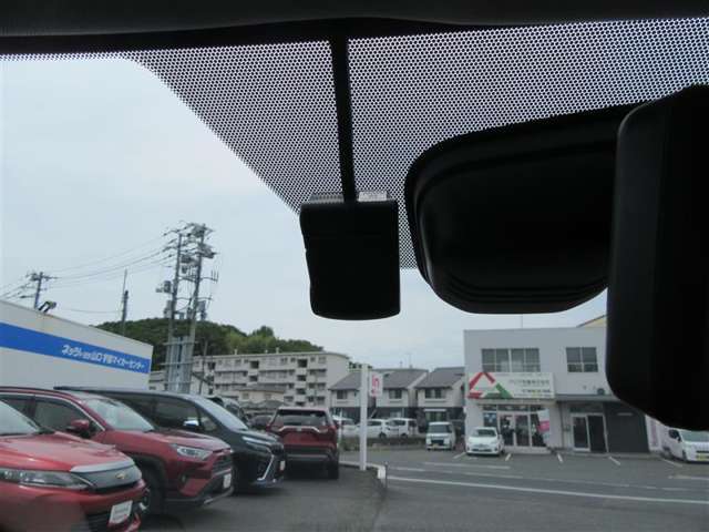 ドラレコ付きなので普段の運転がより安心に！