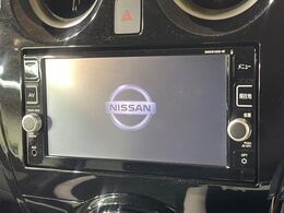 【純正ナビ】人気の純正ナビを装備。オーディオ機能も充実しており、Bluetooth接続すればお持ちのスマホやMP3プレイヤーの音楽を再生可能！毎日の運転がさらに楽しくなります！！