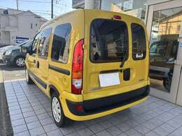 バックカメラ付きですので、車庫入れも安心です。