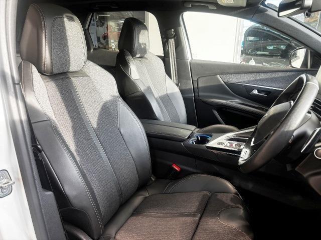 最適な形状、クッション性で疲れ知らずのシートです！